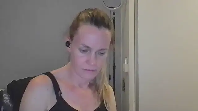 Annylove1 online show from 12/05/25, 12:21