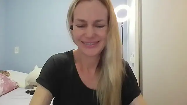 Annylove1 online show from 04/15/26, 12:32