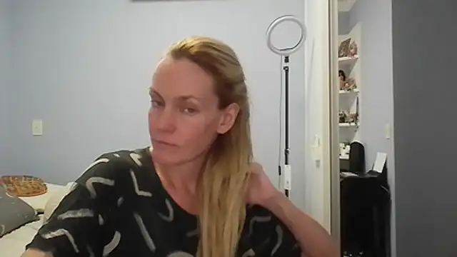 Annylove1 online show from 04/06/26, 11:50