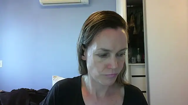 Annylove1 online show from 10/28/25, 10:14