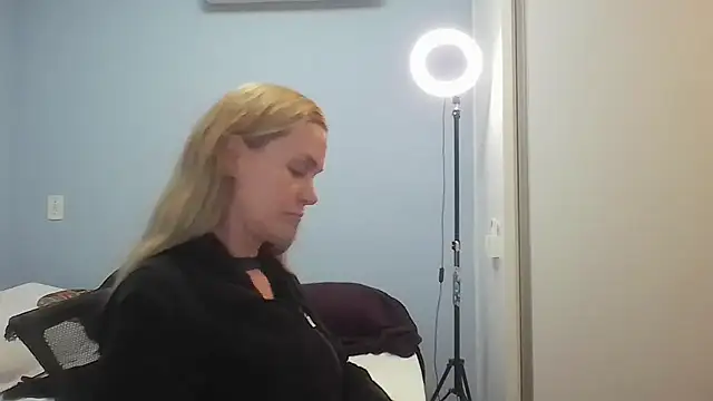 Annylove1 online show from 05/26/26, 12:25