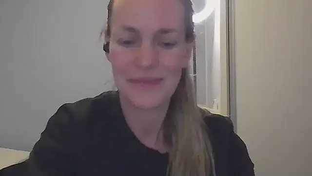 Annylove1 online show from 11/13/25, 11:52