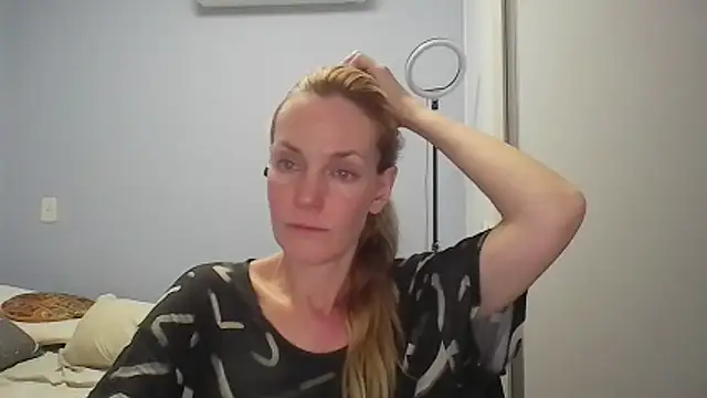 Annylove1 online show from 04/06/26, 12:06