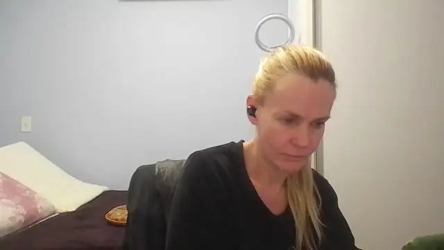 Annylove1 online show from 05/17/26, 12:21