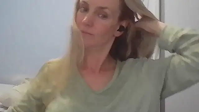 Annylove1 online show from 04/23/26, 12:28