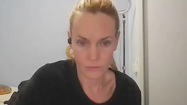 Annylove1 online show from 05/20/26, 12:07
