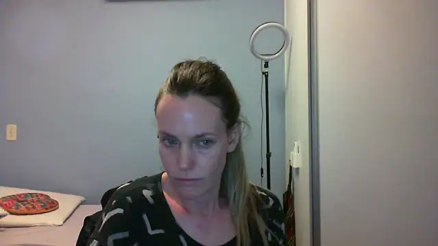 Annylove1 online show from 10/31/25, 12:18