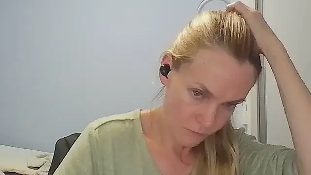 Annylove1 online show from 04/29/26, 12:26