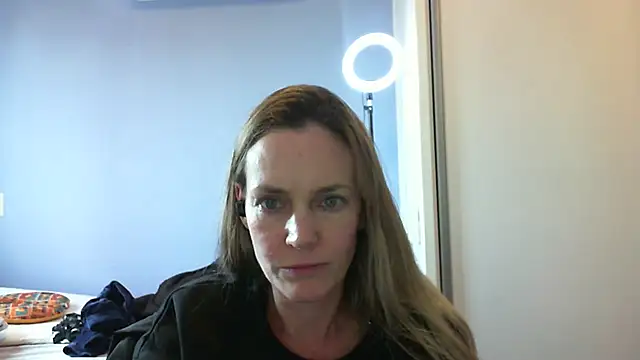 Annylove1 online show from 10/31/25, 04:25