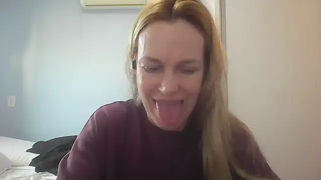 Snapshot of Annylove1 chatting on 07/14/26, 10:54 Annylove1 online show from 07/14/26, 10:54