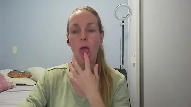 Annylove1 online show from 04/20/26, 12:13