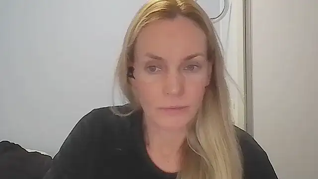 Annylove1 online show from 05/13/26, 12:06