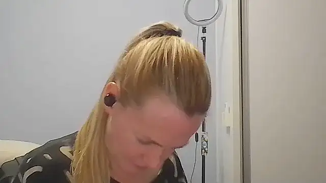 Annylove1 online show from 05/08/26, 12:14