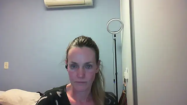 Annylove1 online show from 10/27/25, 12:11