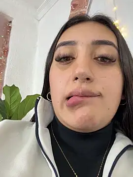 Hannahoff online show from 12/17/25, 02:05