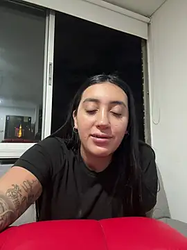 Snapshot of Hannahoff chatting on 07/26/26, 02:18 Hannahoff online show from 07/26/26, 02:18