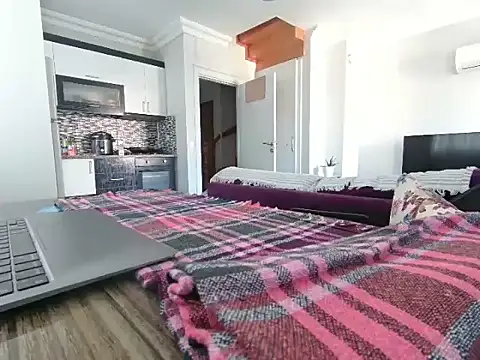 Snapshot of ALPHANDRE chatting on 12/15/25, 07:36 ALPHANDRE online show from 12/15/25, 07:36