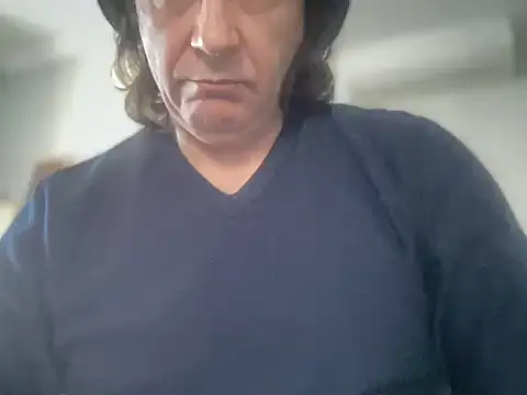 Snapshot of ALPHANDRE chatting on 11/15/25, 06:28 ALPHANDRE online show from 11/15/25, 06:28