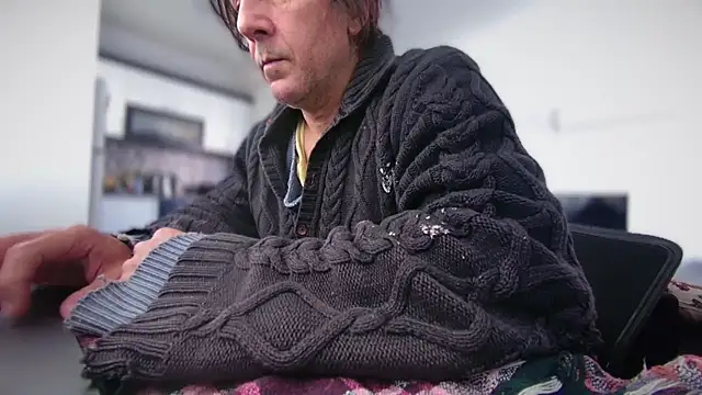 Snapshot of ALPHANDRE chatting on 12/18/25, 09:03 ALPHANDRE online show from 12/18/25, 09:03