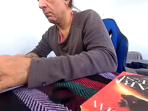 Snapshot of ALPHANDRE chatting on 11/16/25, 10:09 ALPHANDRE online show from 11/16/25, 10:09