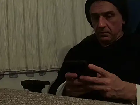 Snapshot of ALPHANDRE chatting on 04/02/26, 06:47 ALPHANDRE online show from 04/02/26, 06:47