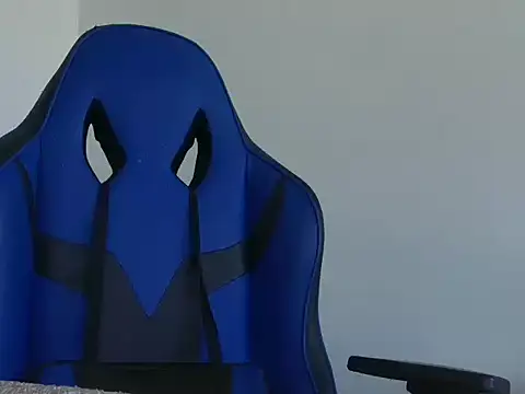 Snapshot of ALPHANDRE chatting on 04/11/26, 07:45 ALPHANDRE online show from 04/11/26, 07:45