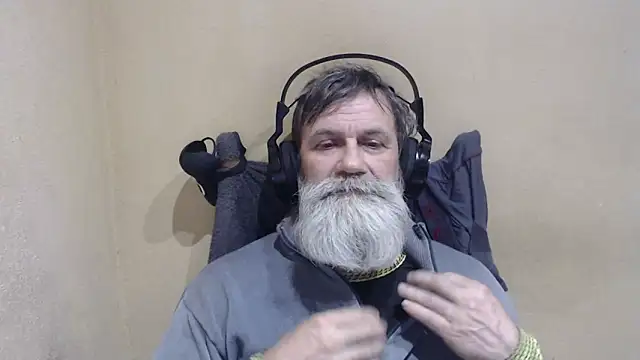 Snapshot of AlexNudo chatting on 05/14/26, 11:40 AlexNudo online show from 05/14/26, 11:40