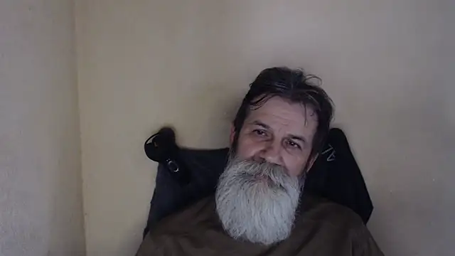 Snapshot of AlexNudo chatting on 06/14/26, 07:42 AlexNudo online show from 06/14/26, 07:42