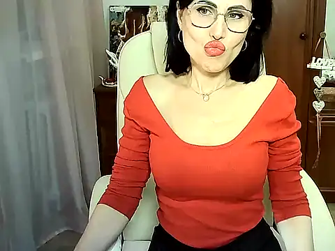 Snapshot of Alyona_Alex chatting on 12/10/24, 03:22 Alyona Alex online show from 12/10/24, 03:22