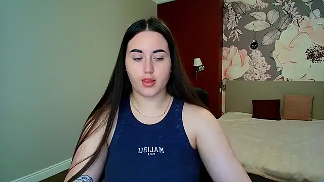 Snapshot of Roxie_Bradley chatting on 06/15/26, 05:29 Roxie Bradley online show from 06/15/26, 05:29