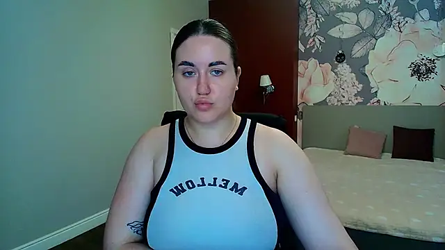 Snapshot of Roxie_Bradley chatting on 06/29/26, 05:47 Roxie Bradley online show from 06/29/26, 05:47