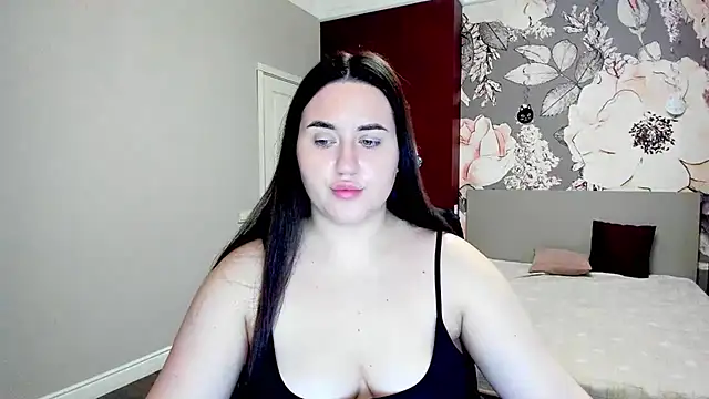 Roxie Bradley online show from 02/16/26, 06:56