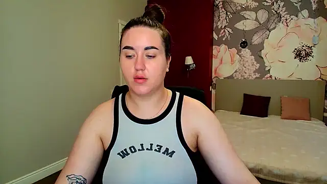 Snapshot of Roxie_Bradley chatting on 06/18/26, 05:39 Roxie Bradley online show from 06/18/26, 05:39
