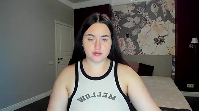 Roxie Bradley online show from 12/22/25, 06:35