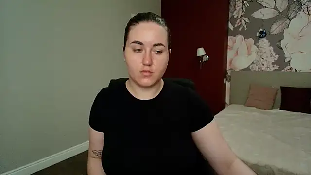 Snapshot of Roxie_Bradley chatting on 05/13/26, 05:47 Roxie Bradley online show from 05/13/26, 05:47