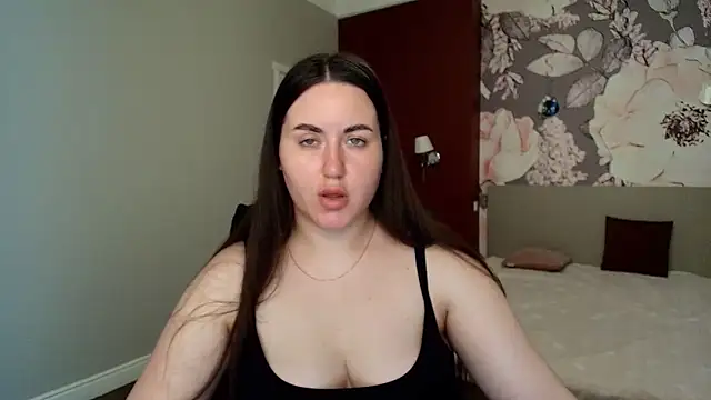 Snapshot of Roxie_Bradley chatting on 05/18/26, 05:45 Roxie Bradley online show from 05/18/26, 05:45