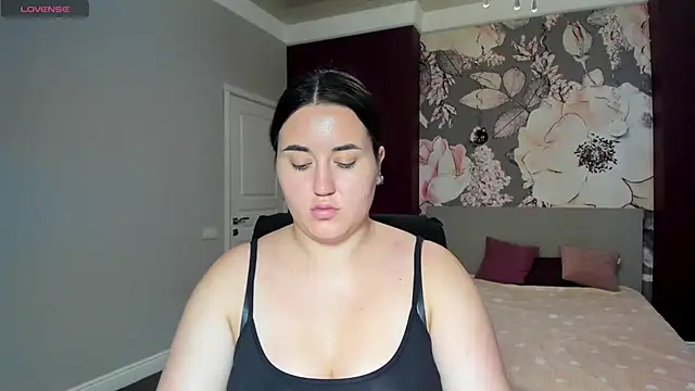 Snapshot of Roxie_Bradley chatting on 09/16/25, 07:31 Roxie Bradley online show from 09/16/25, 07:31