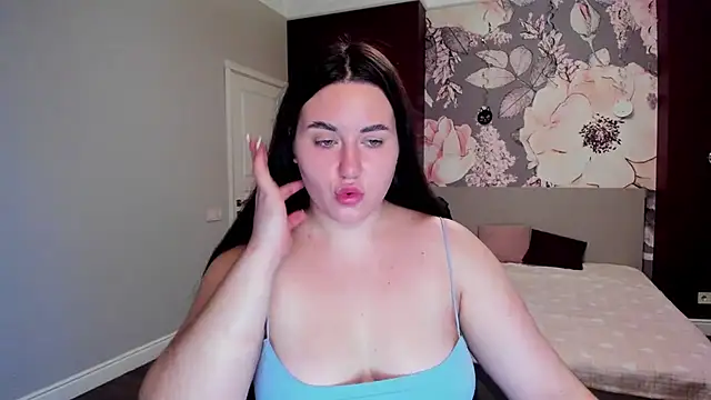 Roxie Bradley online show from 12/04/25, 06:45