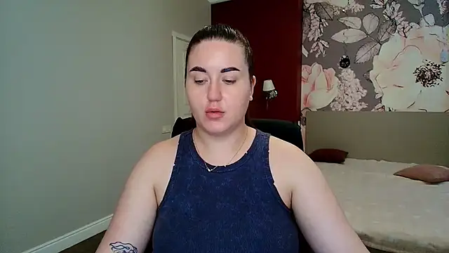 Snapshot of Roxie_Bradley chatting on 06/17/26, 06:46 Roxie Bradley online show from 06/17/26, 06:46