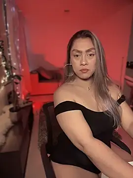 Im sophiie online show from 11/28/25, 06:24