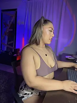 Im sophiie online show from 10/21/25, 06:35