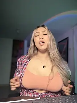 Im sophiie online show from 10/28/25, 06:34