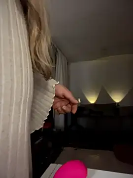 Im sophiie online show from 04/18/26, 06:49