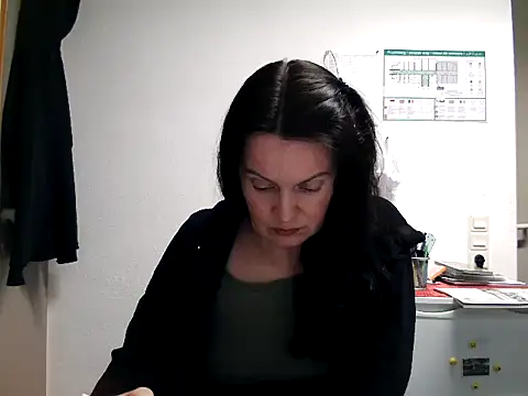 LoveNBloom online show from 04/06/26, 06:42