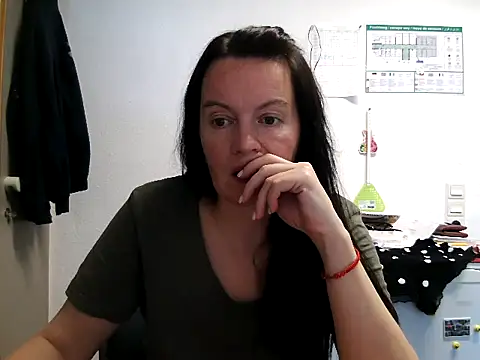LoveNBloom online show from 05/25/26, 05:55