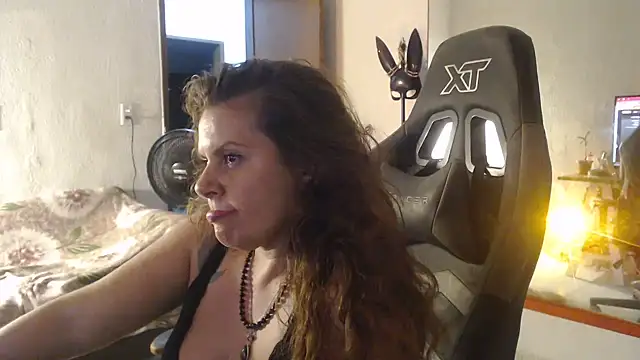 Snapshot of OliviaRojas chatting on 06/11/26, 12:32 OliviaRojas online show from 06/11/26, 12:32