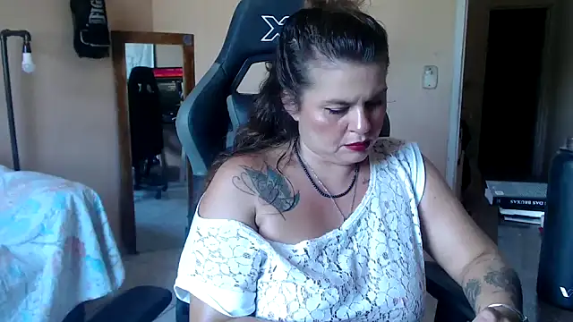 Snapshot of OliviaRojas chatting on 04/17/26, 03:26 OliviaRojas online show from 04/17/26, 03:26