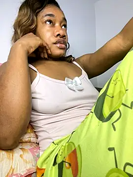 Snapshot of _yisela_ chatting on 10/30/25, 12:42 yisela online show from 10/30/25, 12:42