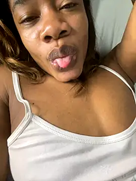 Snapshot of _yisela_ chatting on 11/09/25, 12:36 yisela online show from 11/09/25, 12:36