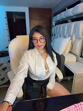 Miaparkerss  online show from 03/18/25, 12:08